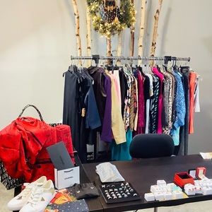 🎉 Pre New Year’s Eve Live Show 11:30pmEST 🎉 Sharing our items and yours. 💝